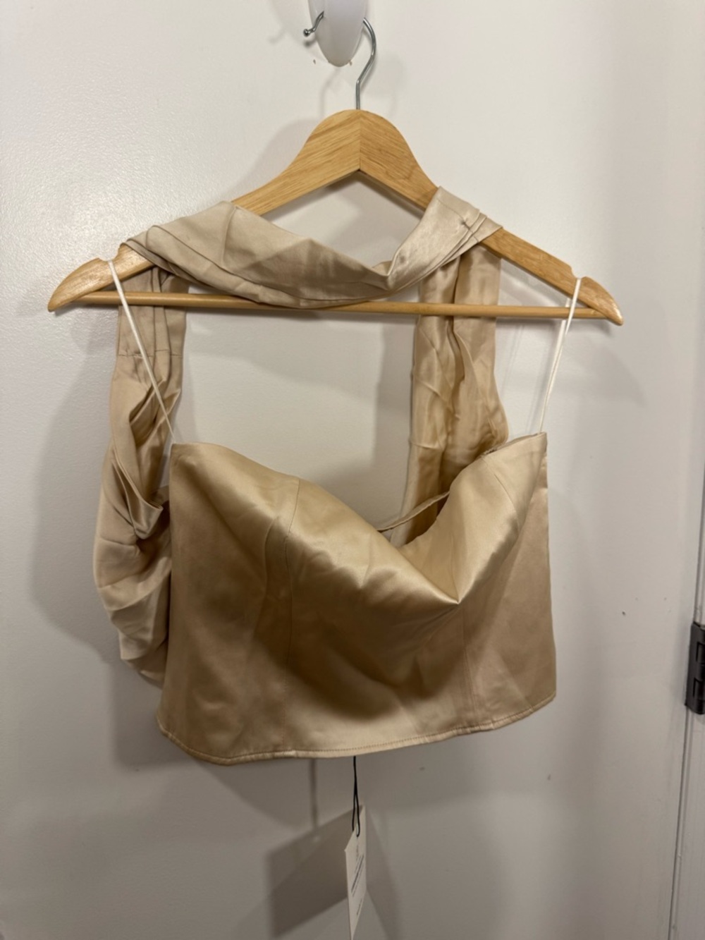 NWT reformation Sallie silk top in almond - size 6 - Picture 4 of 5